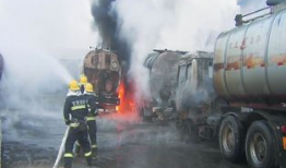 油罐车爆炸视频,揭秘事故瞬间